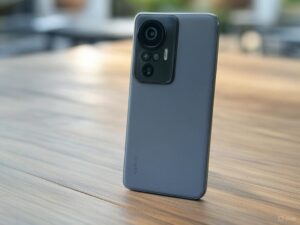  Xiaomi 15 Ultra with Leica quad-camera setup